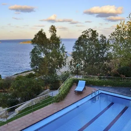 Daphne By The Sea Villa