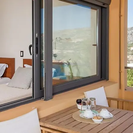 Villa Daphne By The Sea *