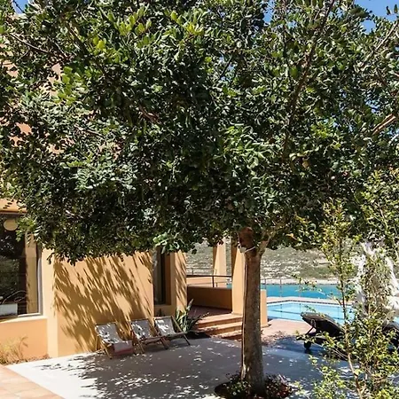 Villa Daphne By The Sea