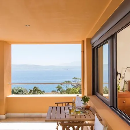 Villa Daphne By The Sea *