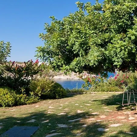 Daphne By The Sea Villa