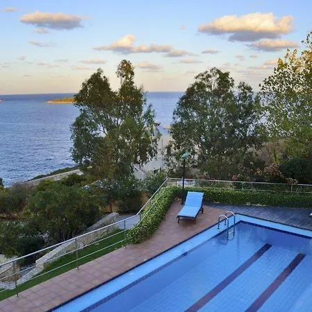 Daphne By The Sea Villa *